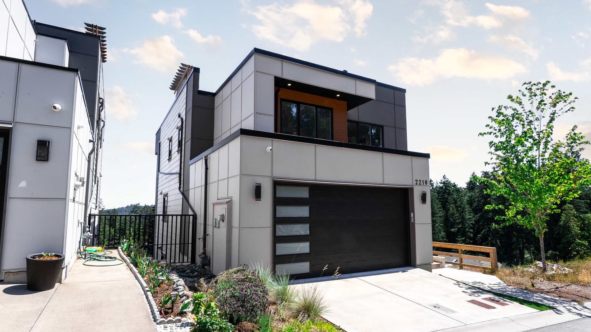 2210Archer_Gate(exterior)-2.jpg